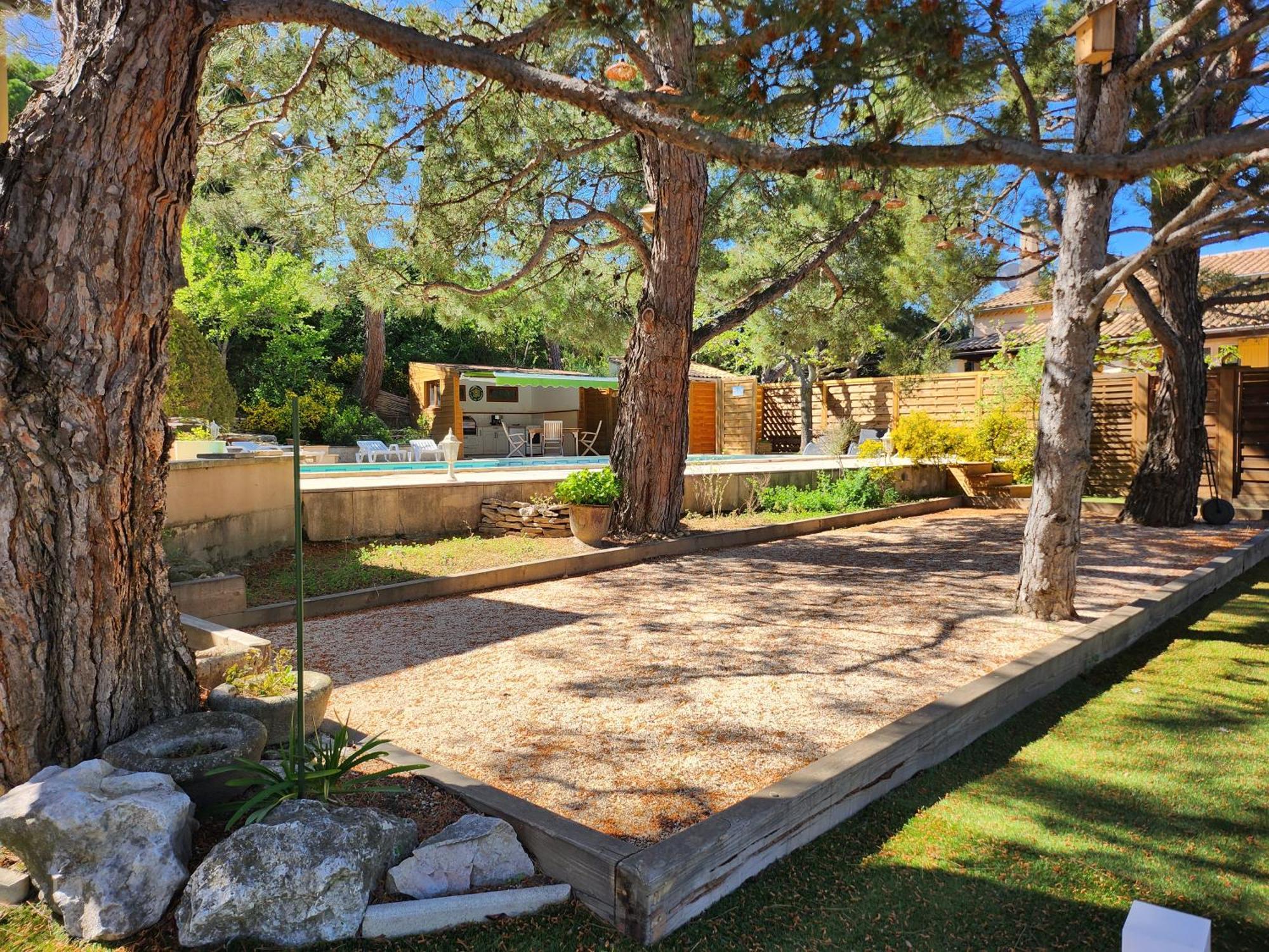 مبيت وإفطار Saint-Saturnin-lès-Avignon Domaine Les Gendalis المظهر الخارجي الصورة