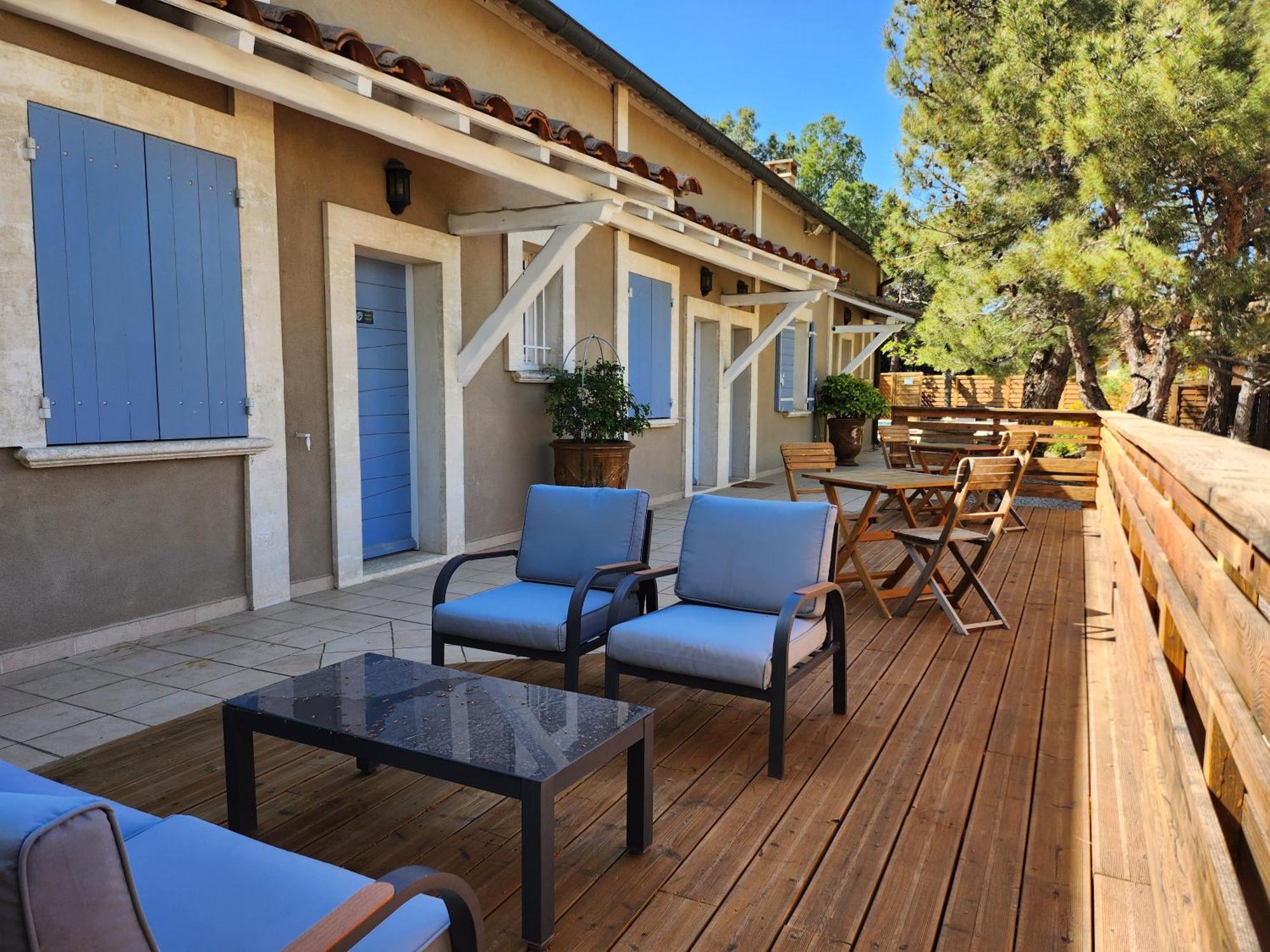 مبيت وإفطار Saint-Saturnin-lès-Avignon Domaine Les Gendalis المظهر الخارجي الصورة